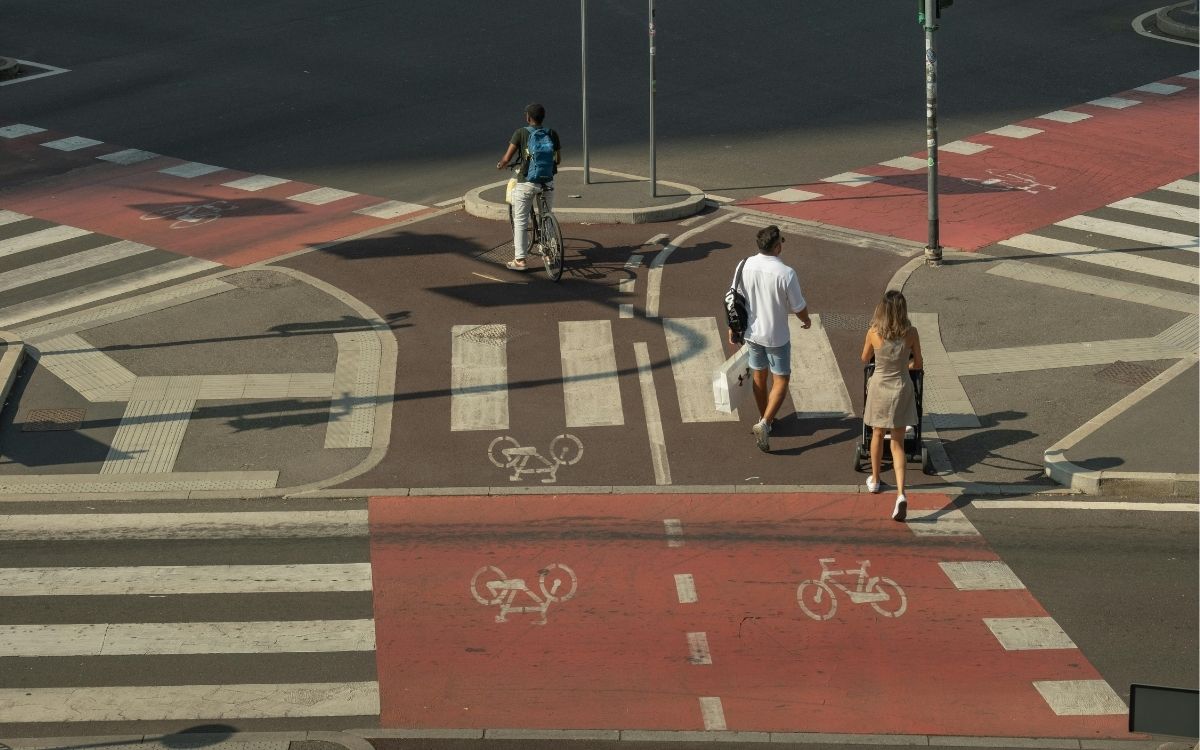 carril bici y carril peatones