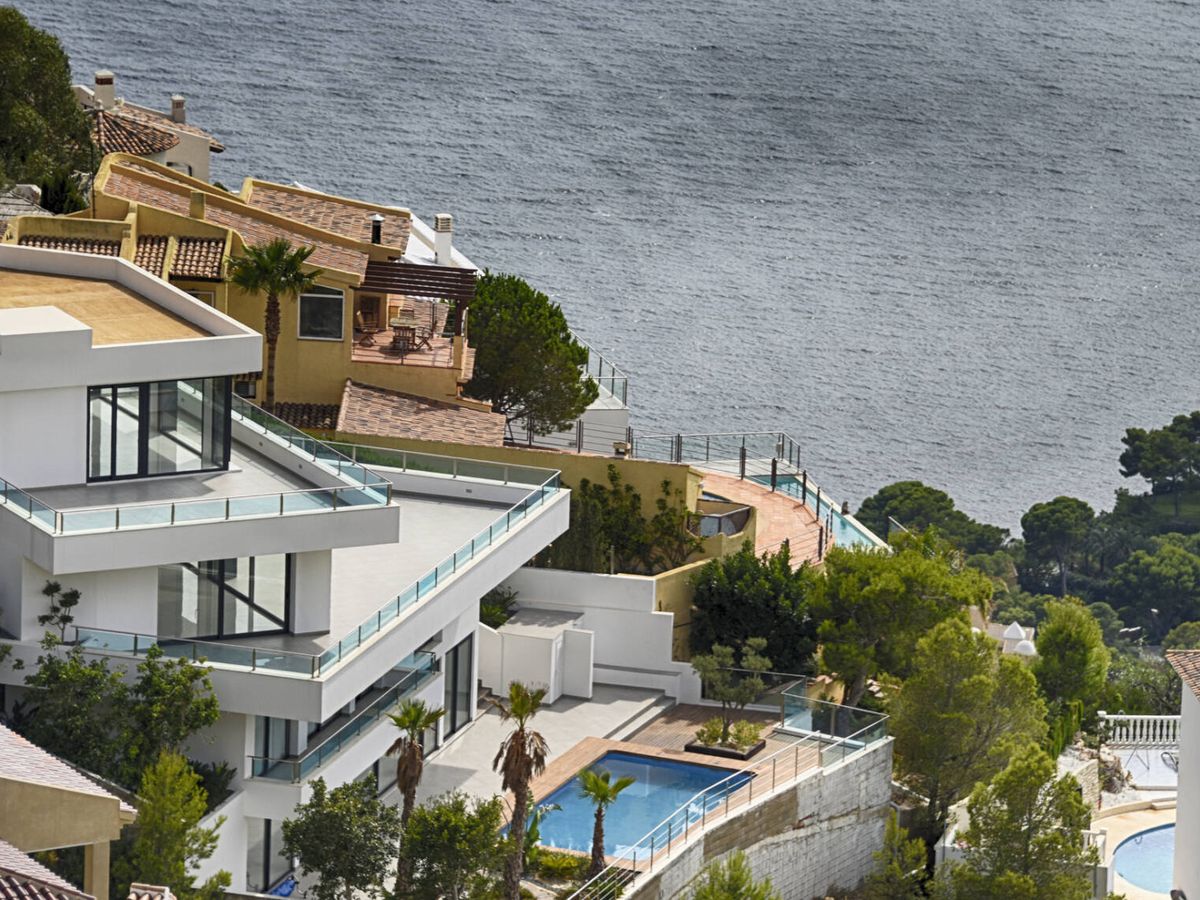 Estafas en el alquiler vacacional y reservas online Vivienda turística junto al mar, imagen ilustrativa sobre las estafas en el alquiler de alojamientos durante las vacaciones.
